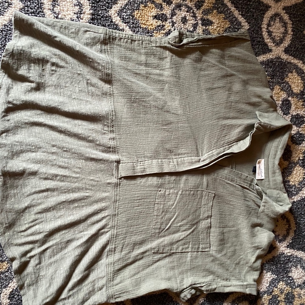 Super cute green top